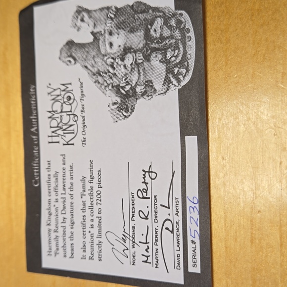 Harmony Kingdom "Family Reunion" Monkeys. Zookeepers Series - Picture 10 of 12